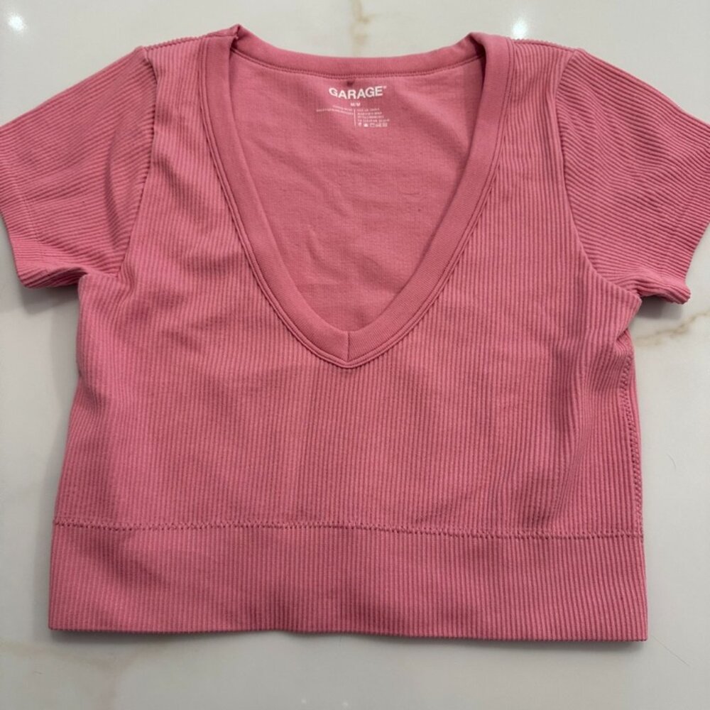 Garage Sonia Seamless Plunge Tee in Pink size M